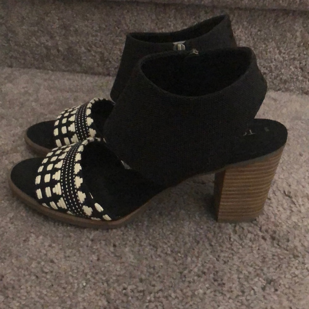 Toms Majorca Cutout Sandals.